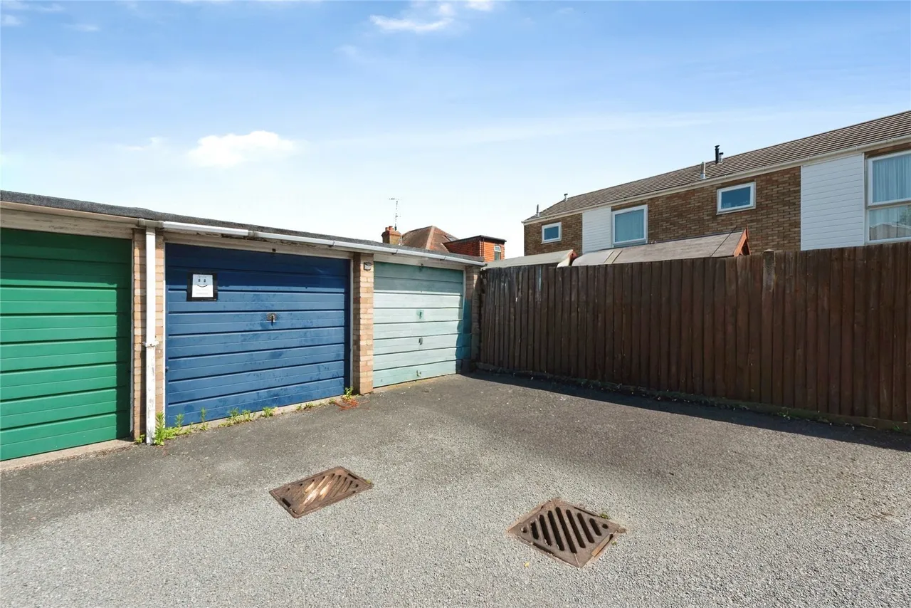 Edwards Close, Worcester Park, KT4, photo 12
