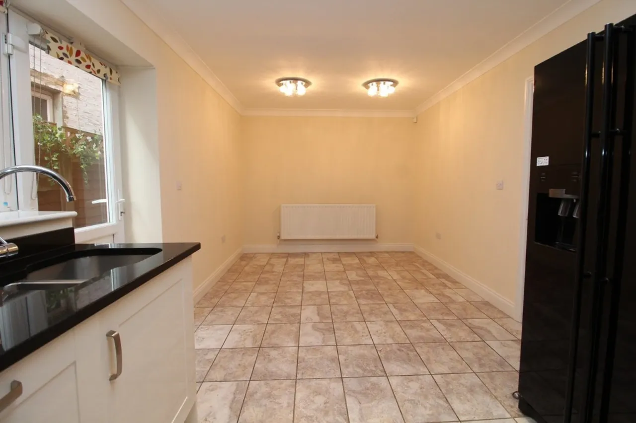 Station Crescent, Ashford, photo 13