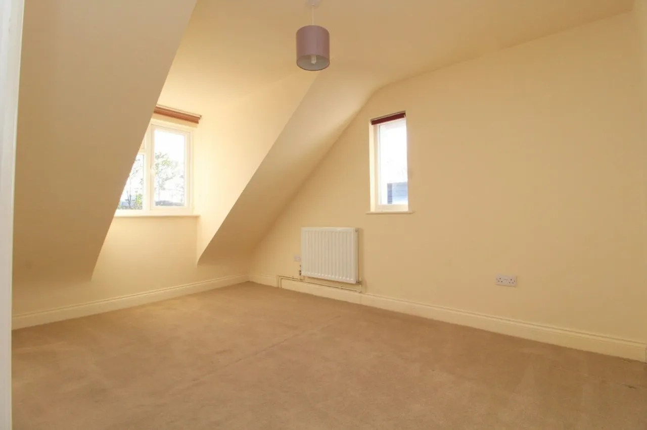 Station Crescent, Ashford, photo 12