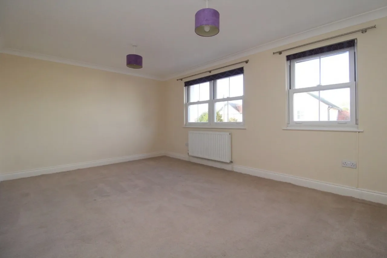 Station Crescent, Ashford, photo 6