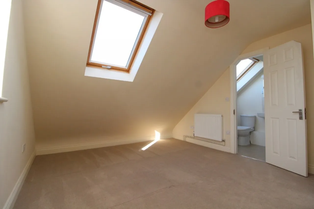 Station Crescent, Ashford, photo 11