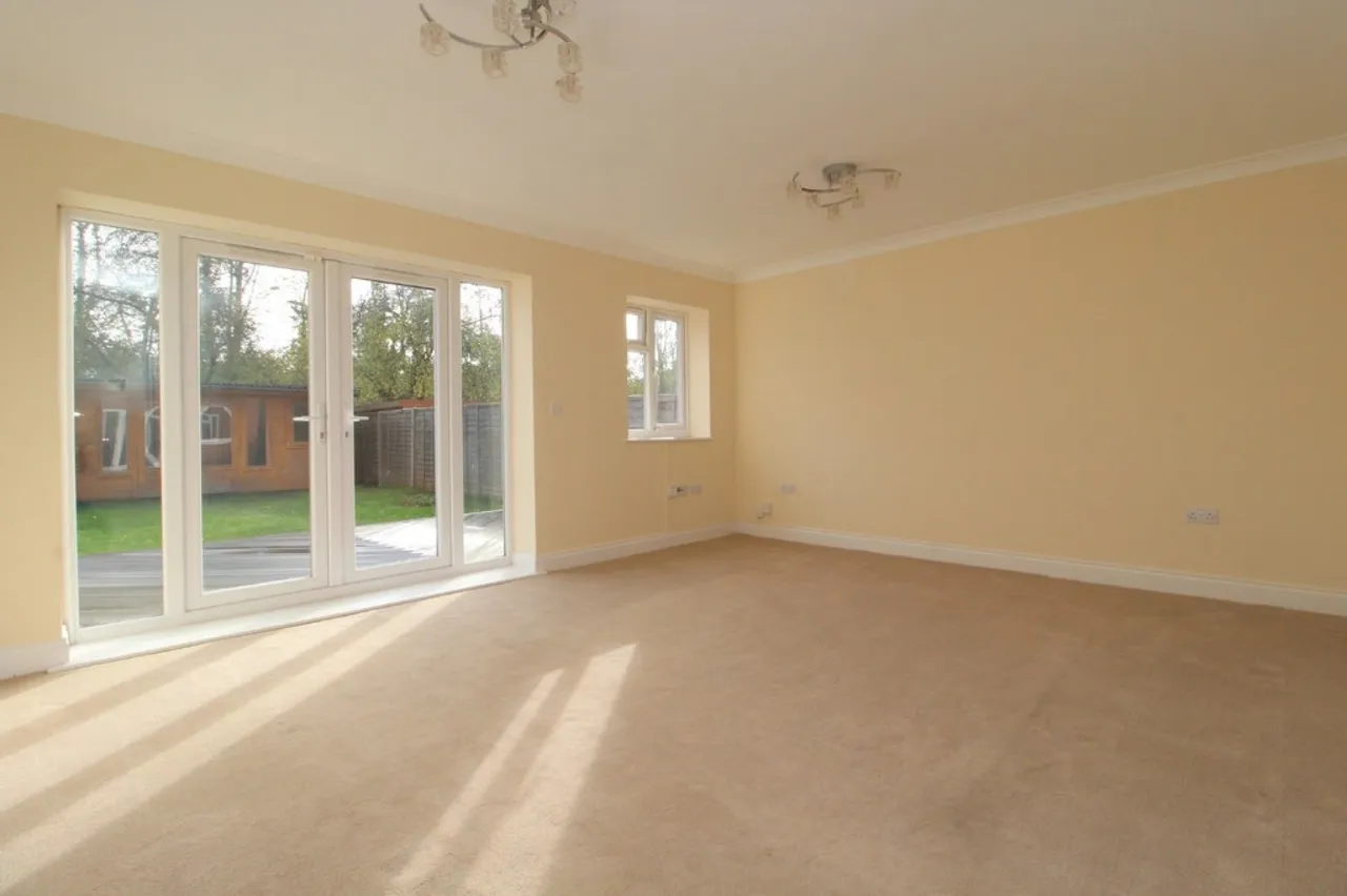 Station Crescent, Ashford, photo 17