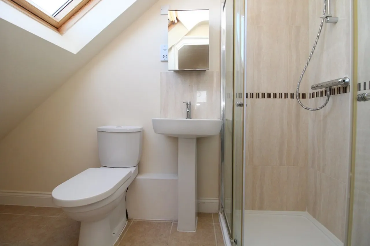 Station Crescent, Ashford, photo 15
