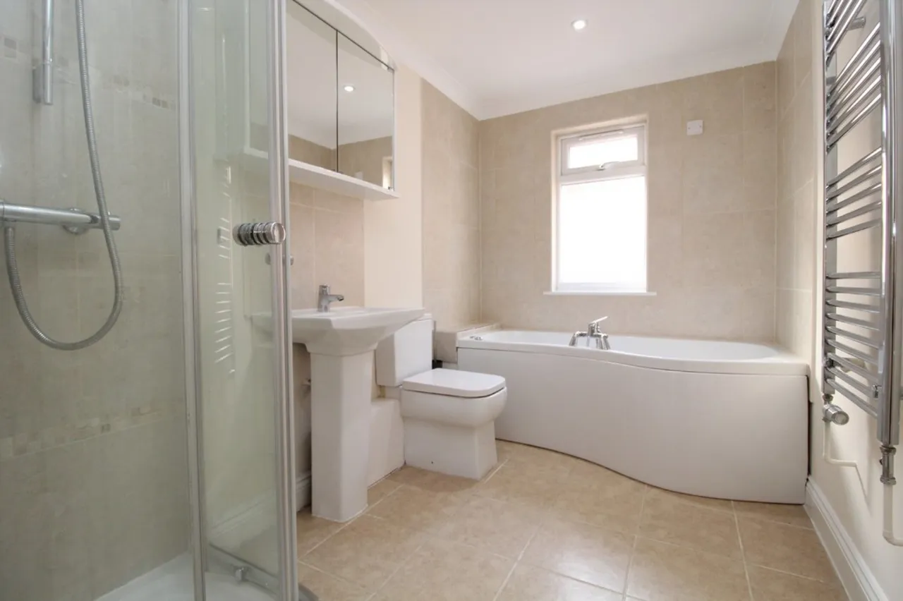 Station Crescent, Ashford, photo 7