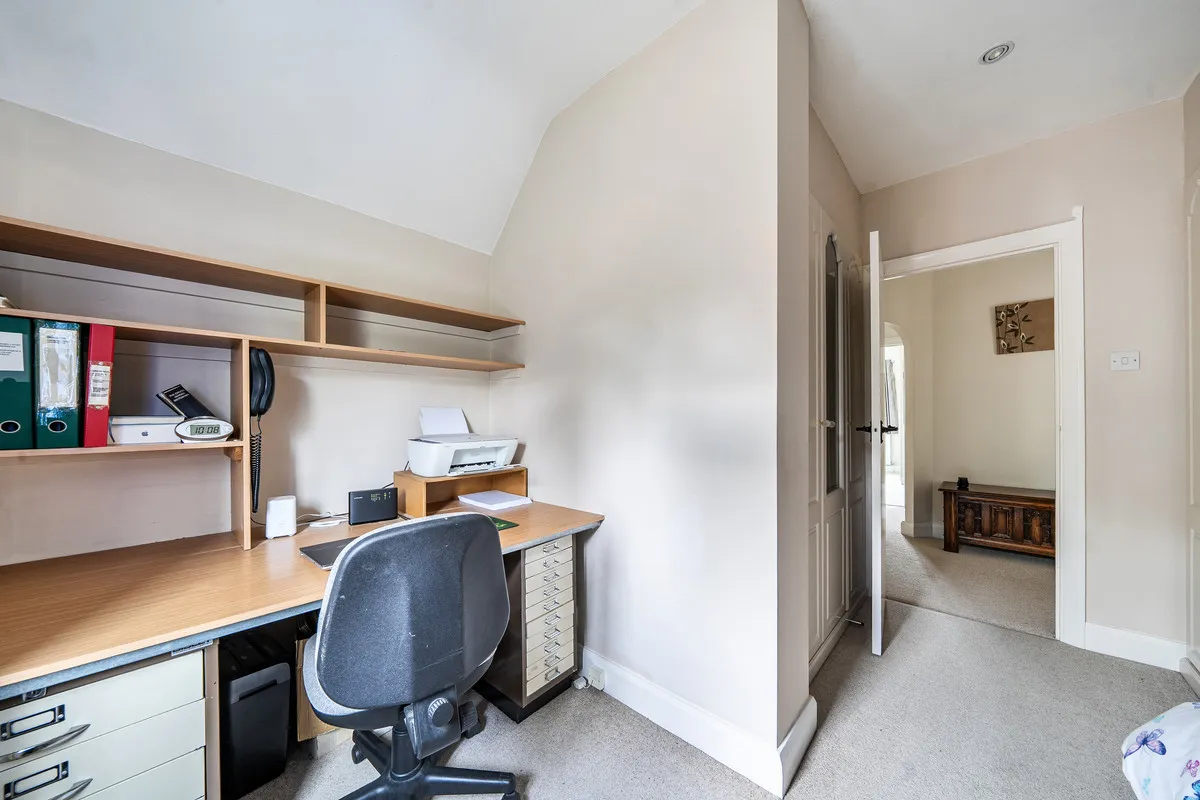 Brook Farm Road, Cobham, KT11, photo 7