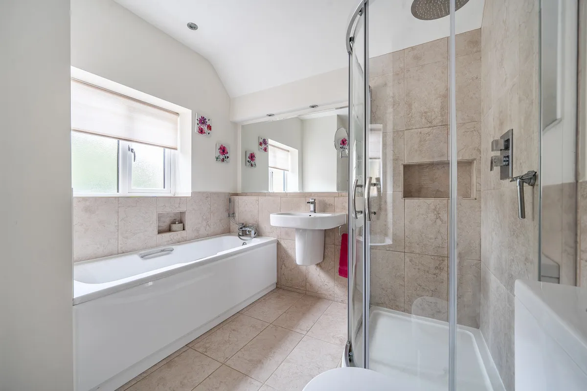Brook Farm Road, Cobham, KT11, photo 9