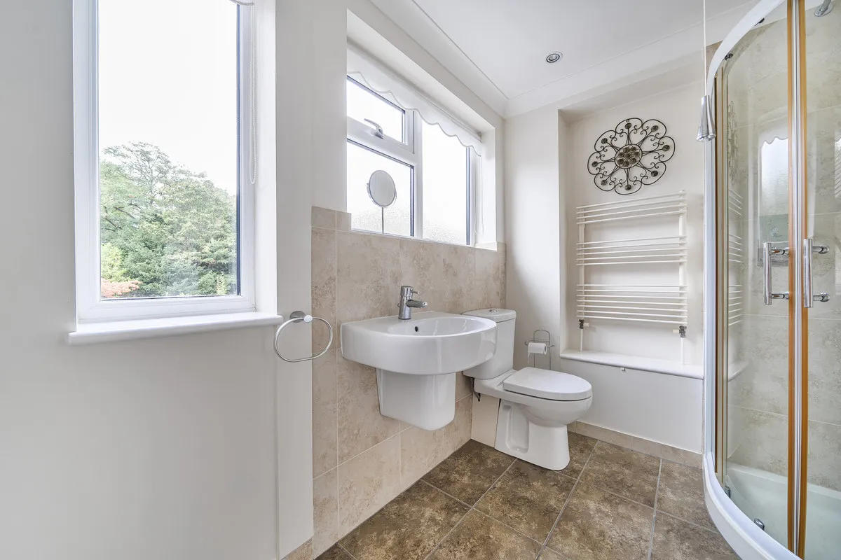 Brook Farm Road, Cobham, KT11, photo 11