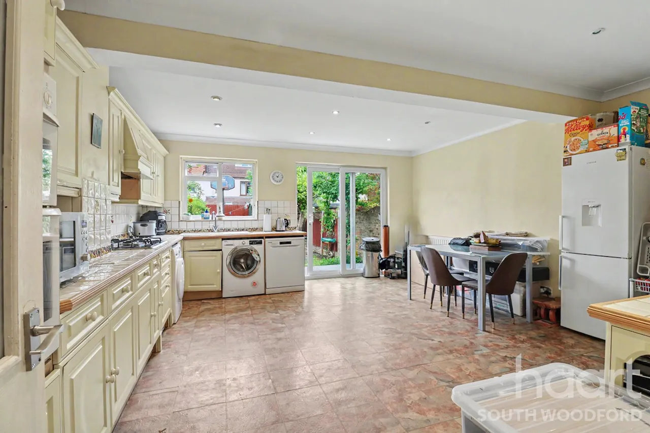 Meadway, Woodford Green, IG8, photo 9