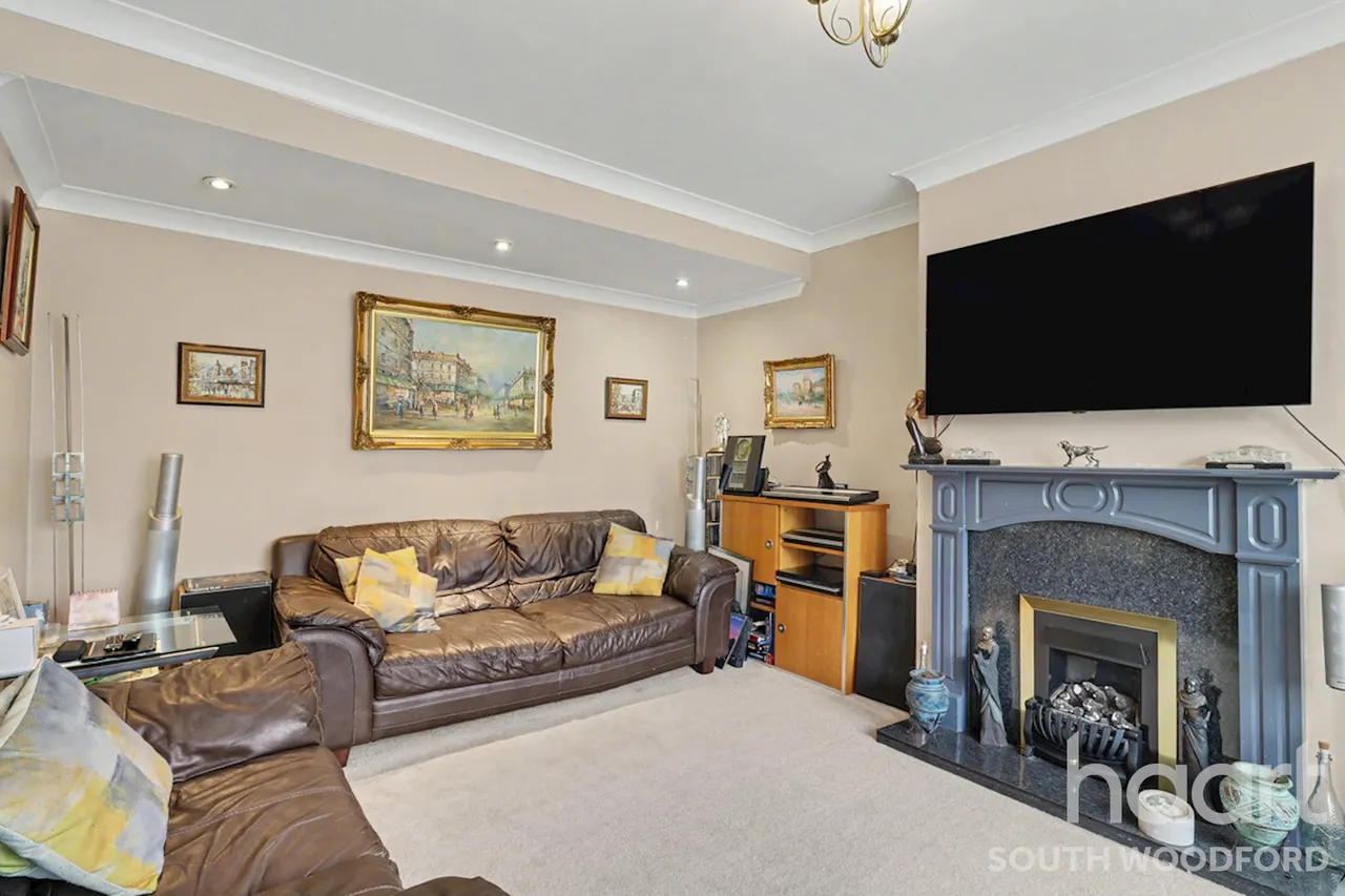 Meadway, Woodford Green, IG8, photo 2