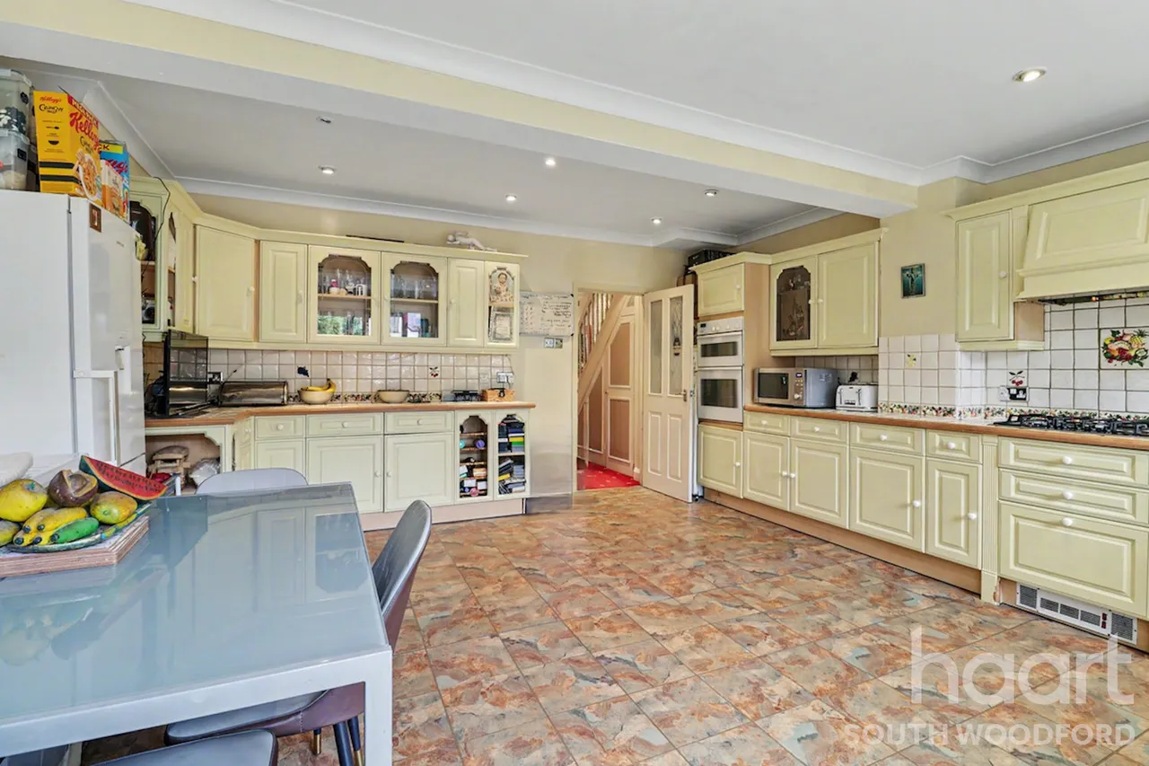Meadway, Woodford Green, IG8, photo 3