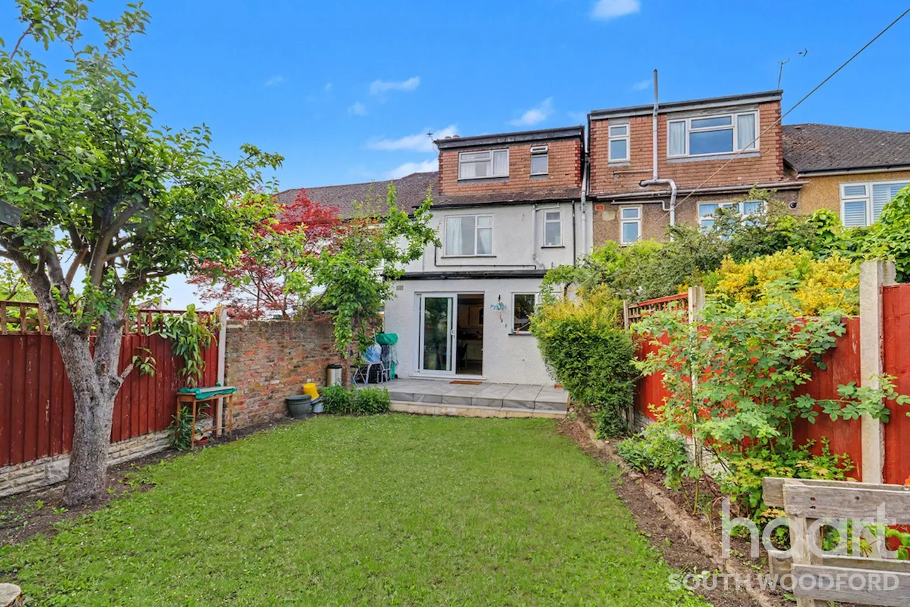Meadway, Woodford Green, IG8, photo 18