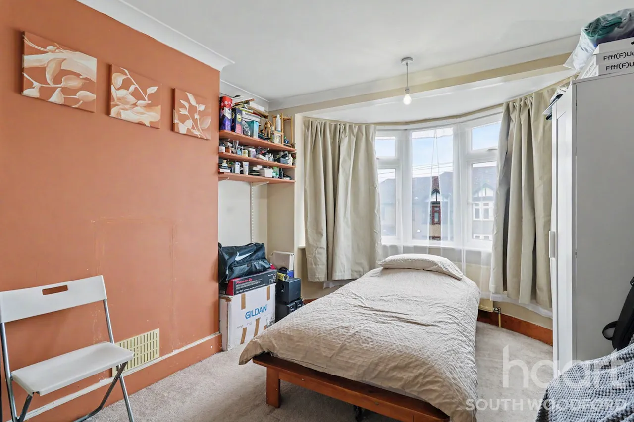 Meadway, Woodford Green, IG8, photo 12