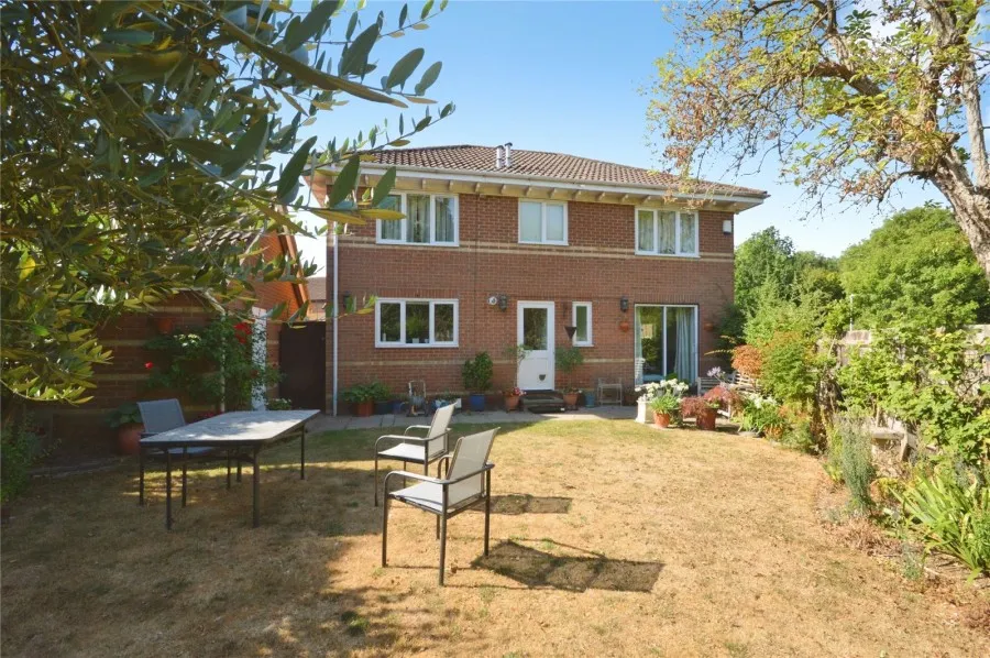 House Under Offer with 4 bedrooms in Leigh Drive, Elsenham, CM22, photo 20