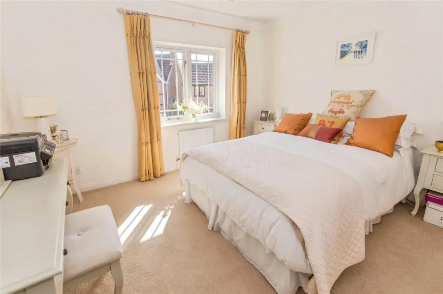 House Under Offer with 4 bedrooms in Leigh Drive, Elsenham, CM22, photo 8