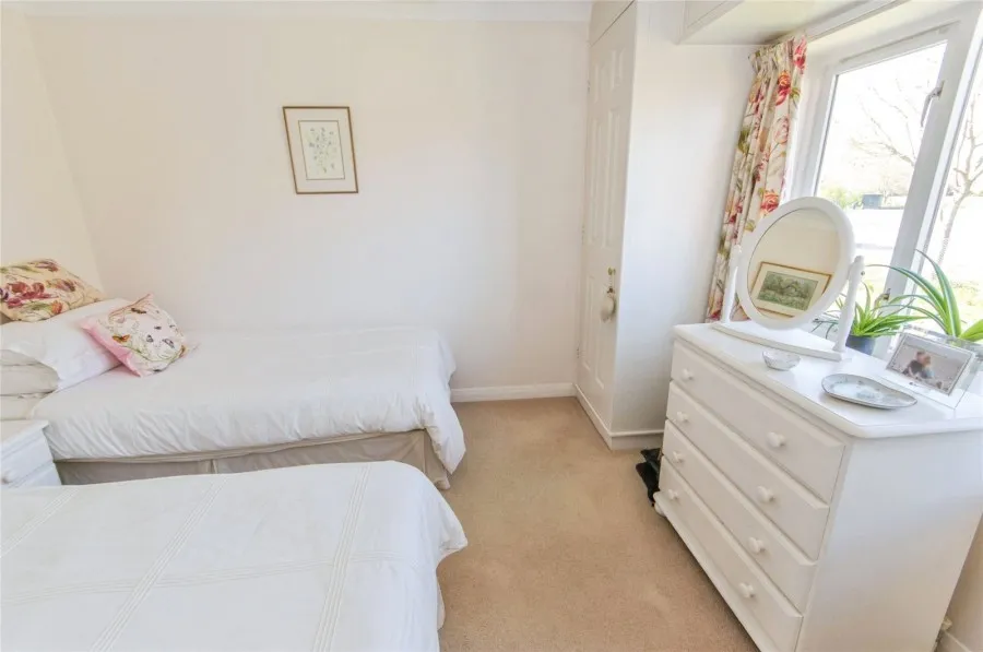 House Under Offer with 4 bedrooms in Leigh Drive, Elsenham, CM22, photo 13