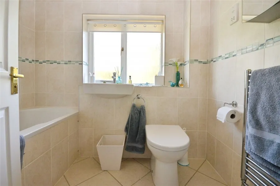House Under Offer with 4 bedrooms in Leigh Drive, Elsenham, CM22, photo 14