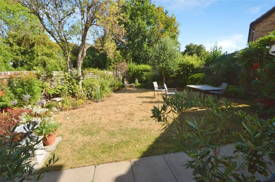 House Under Offer with 4 bedrooms in Leigh Drive, Elsenham, CM22, photo 11