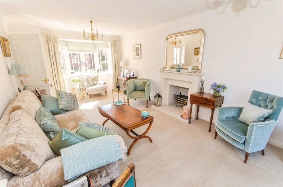 House Under Offer with 4 bedrooms in Leigh Drive, Elsenham, CM22, photo 3