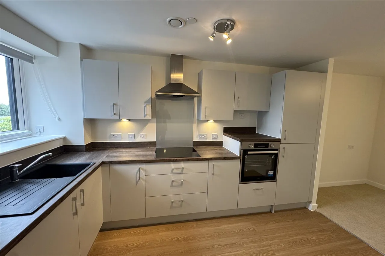 Station Road, Hook, Hampshire, RG27 9YG, photo 3