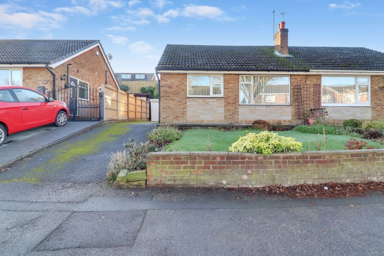 2 bed house for sale, Towngate, Ossett, WF5