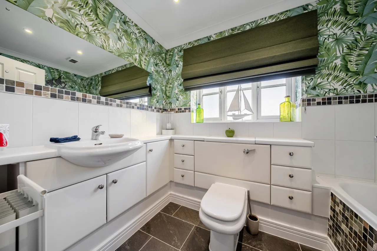 Pucknells Close, Kent, BR8, photo 14