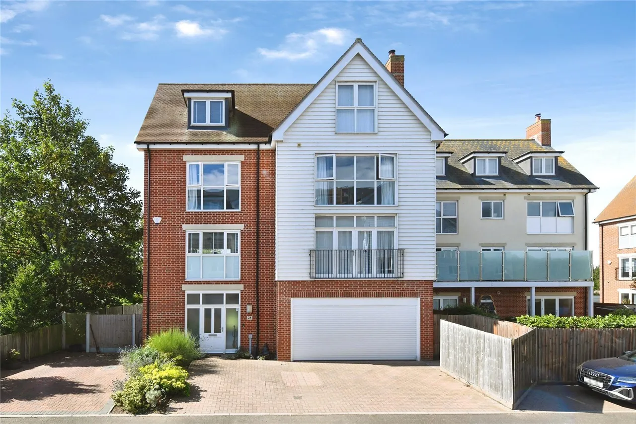 5 bed house for sale — Remembrance Avenue, Burnham-on-Crouch, Essex, CM0