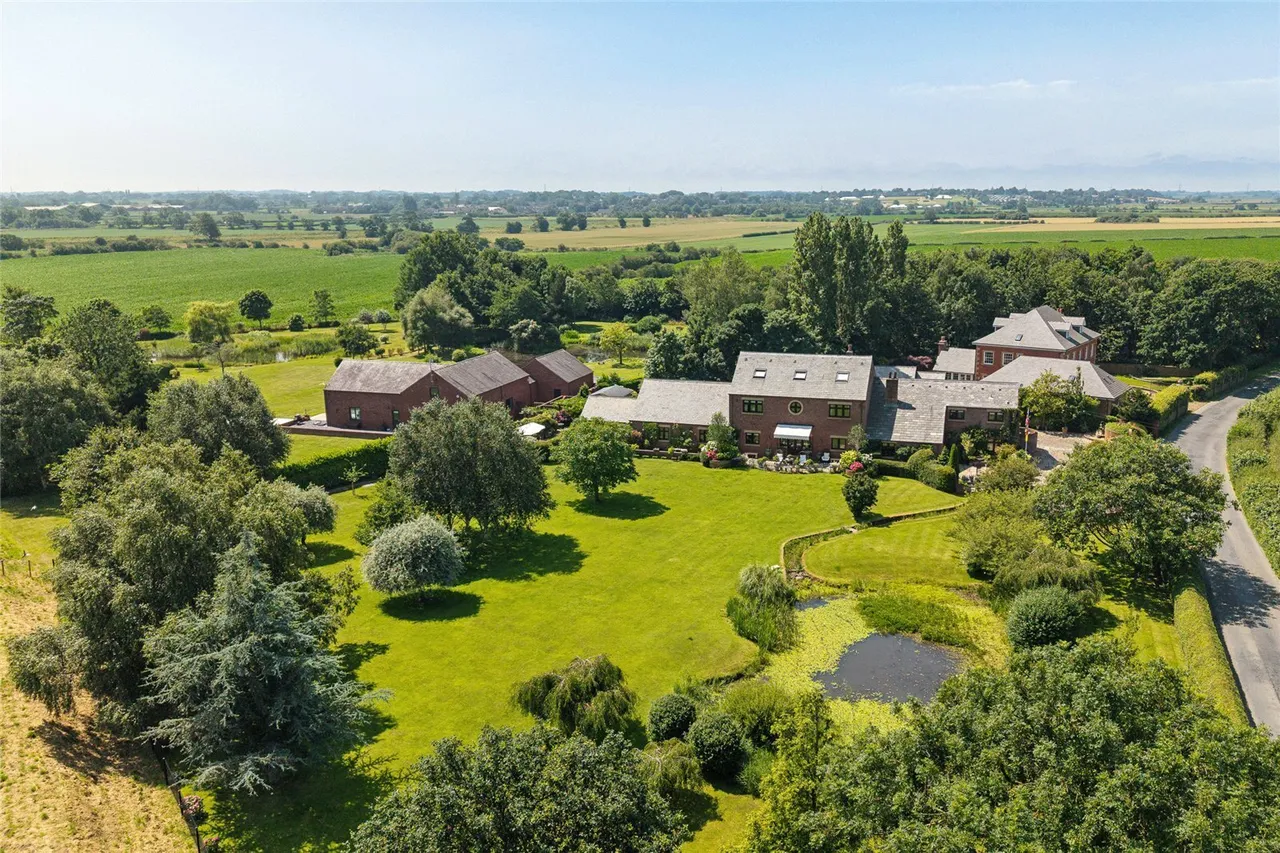 6 bed property for sale, Rawcliffe Road, St Michael's On Wyre, PR3