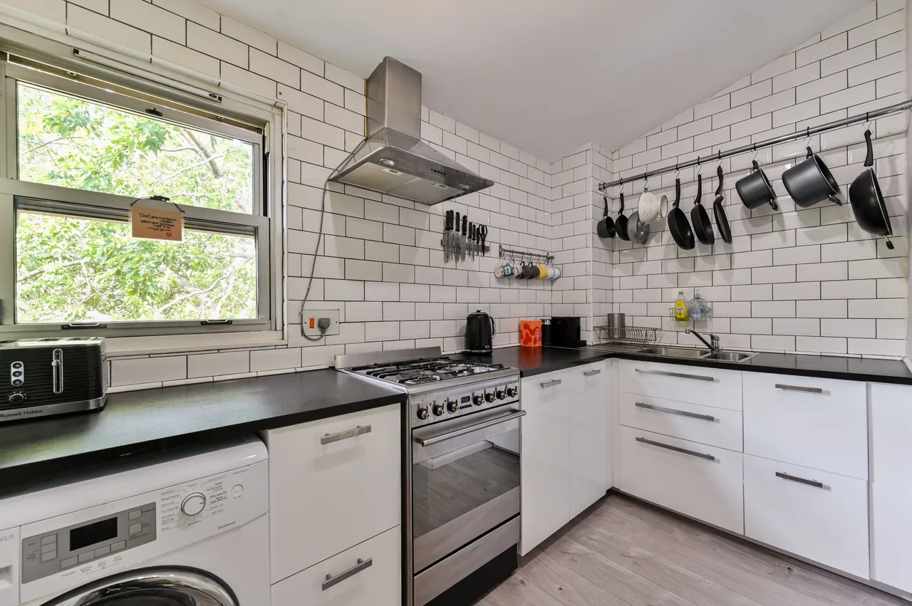 57 Evesham Walk, Myatts Fields South, London, photo 9