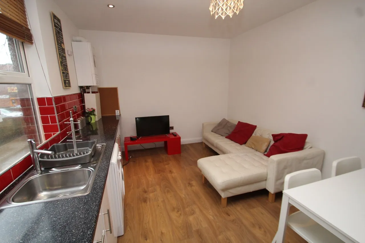 Sholebroke Avenue, Leeds, LS7, photo 2