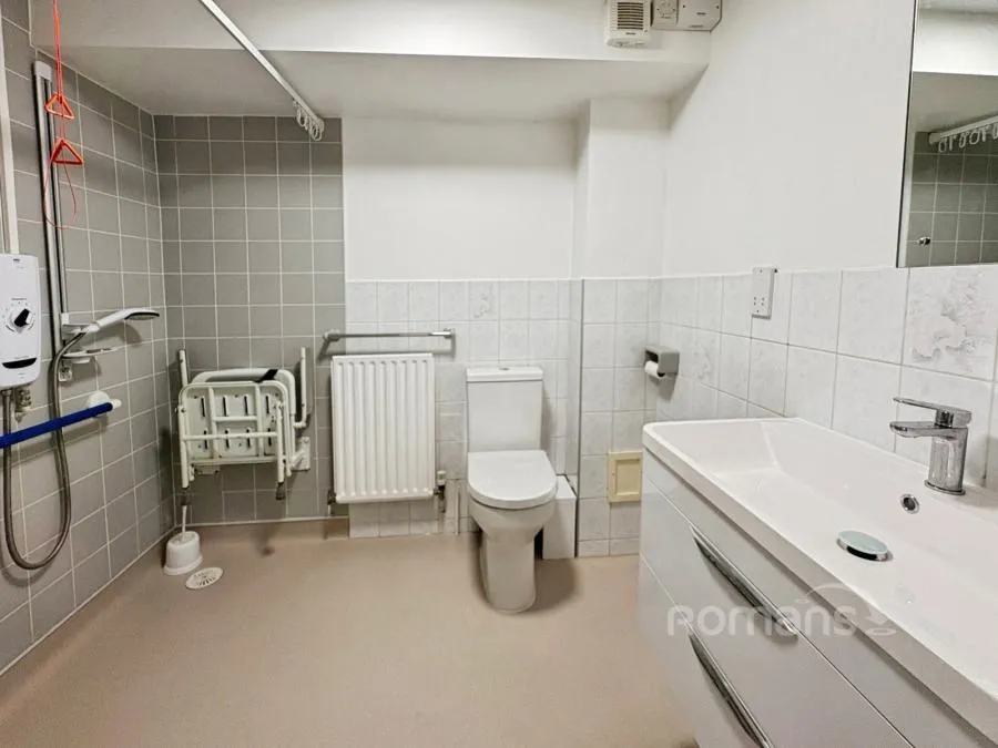 Emmbrook Court, Reading, RG6, photo 13