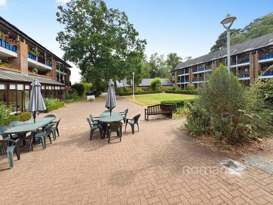 Emmbrook Court, Reading, RG6, photo 15