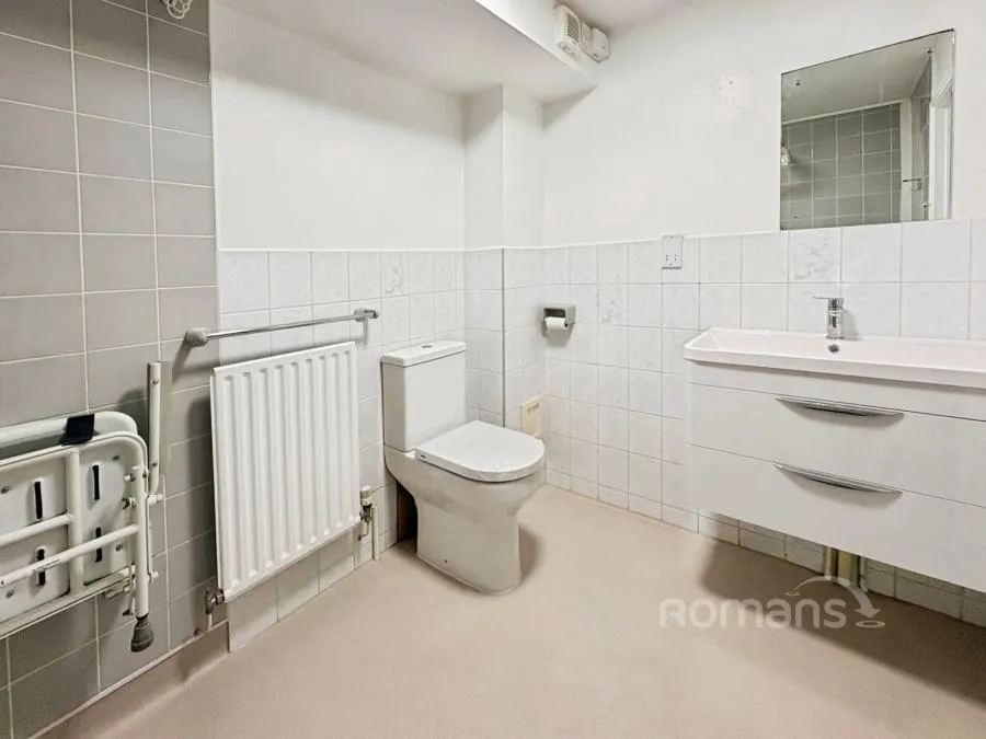 Emmbrook Court, Reading, RG6, photo 12