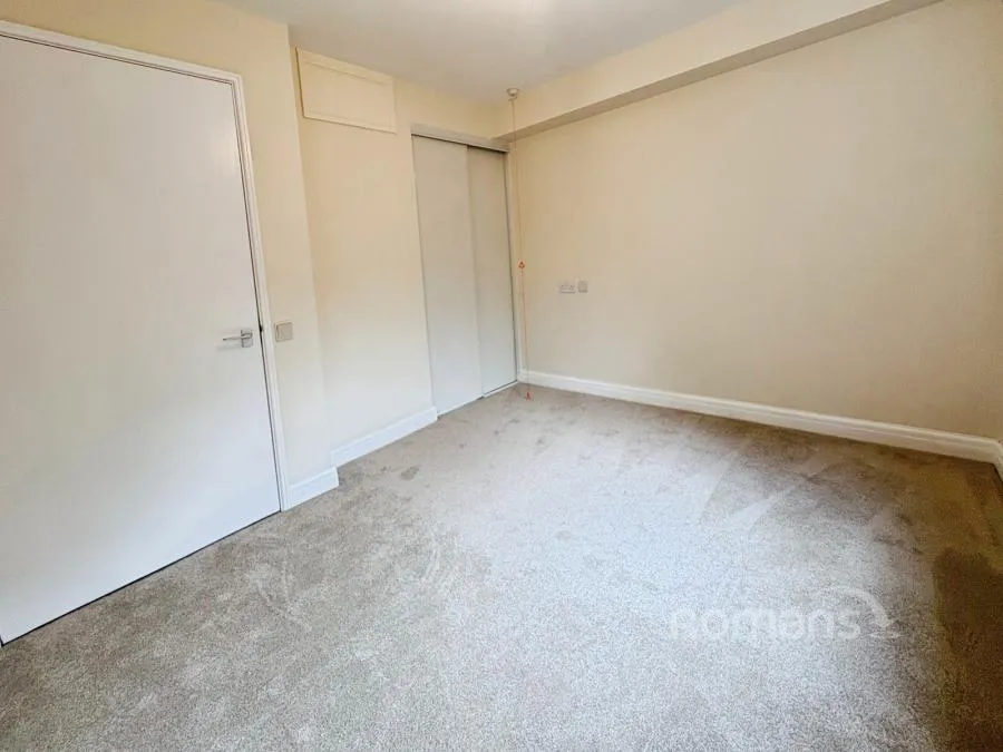 Emmbrook Court, Reading, RG6, photo 9
