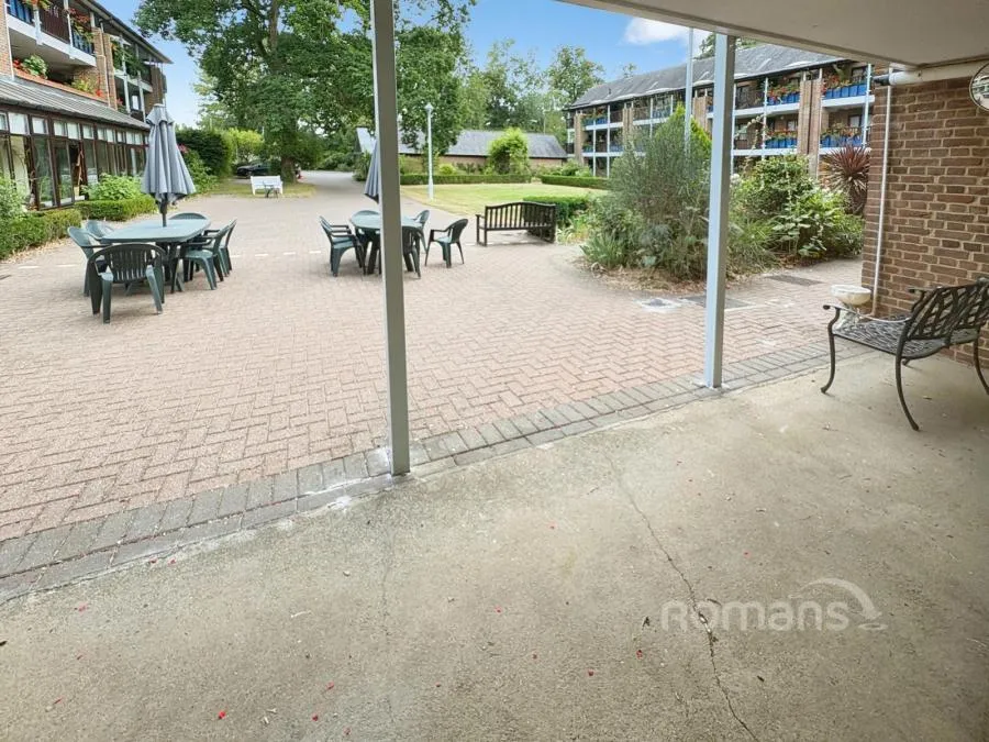 Emmbrook Court, Reading, RG6, photo 14