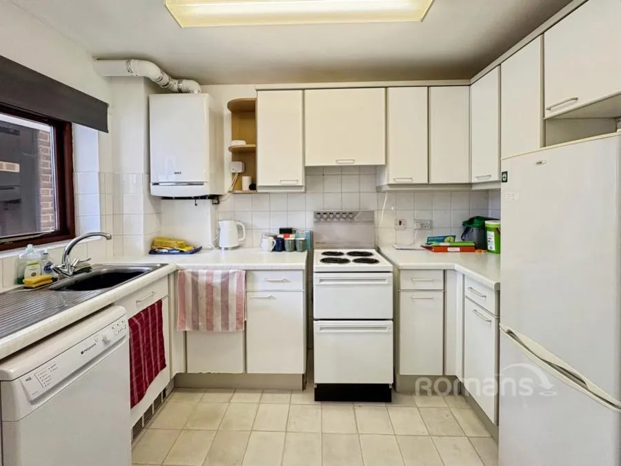 Emmbrook Court, Reading, RG6, photo 7