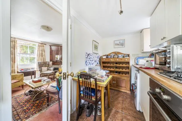 Priory Place, Hungerford, RG17, photo 9