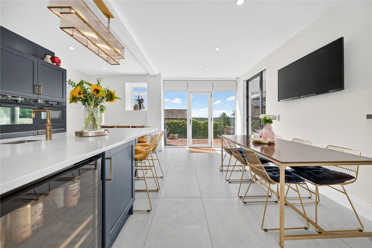 4 bed house for sale, The Avenue