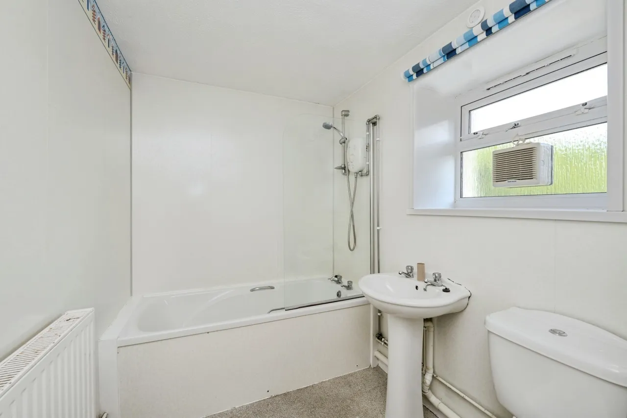 Cemetery Road, Treboeth, SA5, photo 10