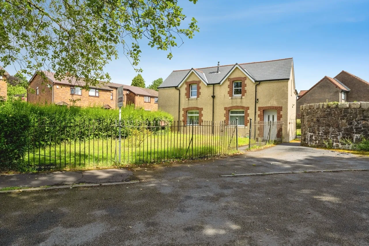 Cemetery Road, Treboeth, SA5, photo 17
