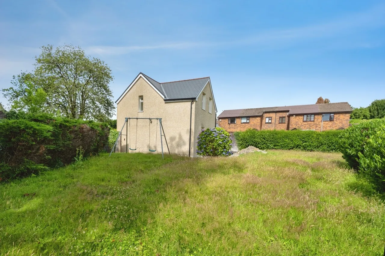 Cemetery Road, Treboeth, SA5, photo 19