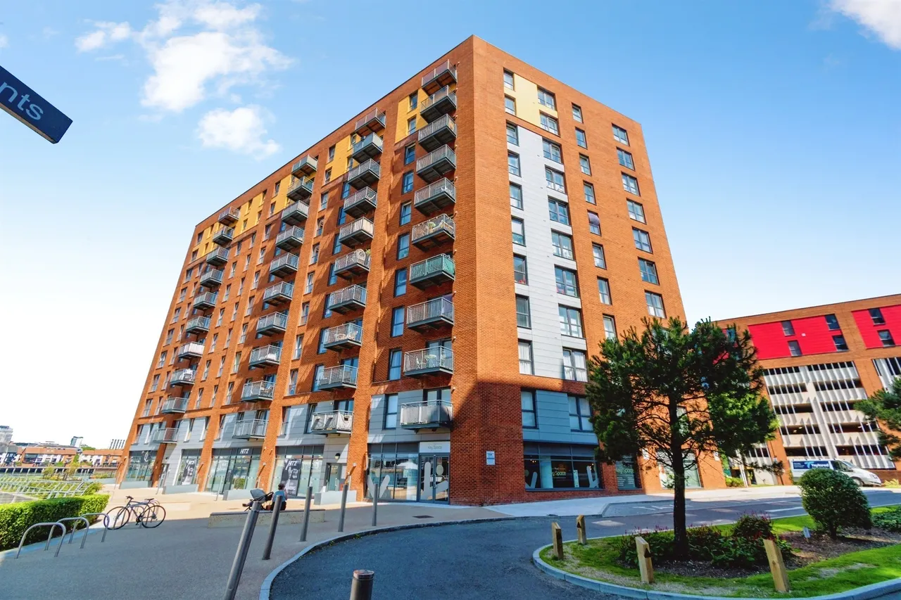 2 bed flat for sale — Capstan Road, Southampton
