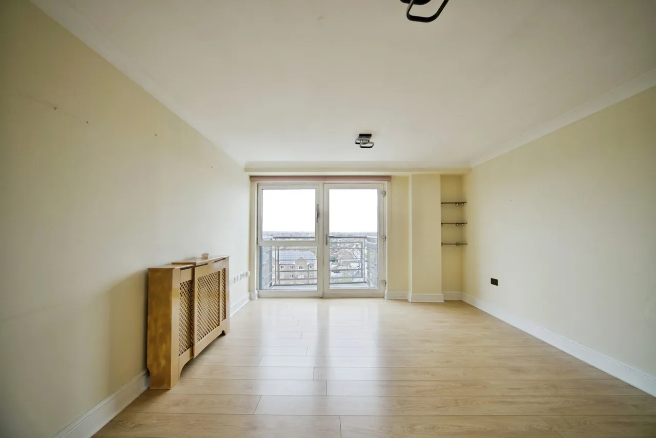 2 bed flat for sale — The Concourse, London, N9