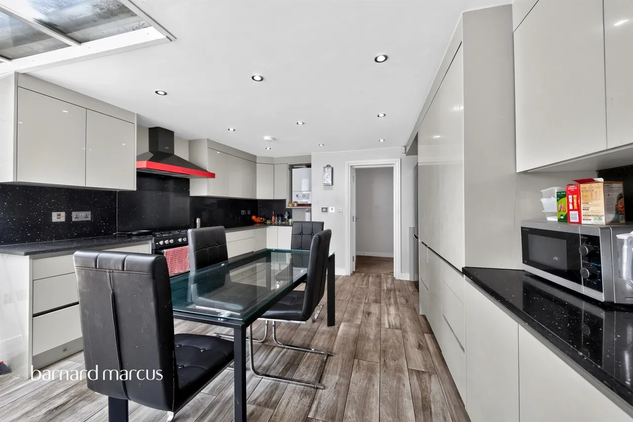 Summers Lane, London, N12, photo 11