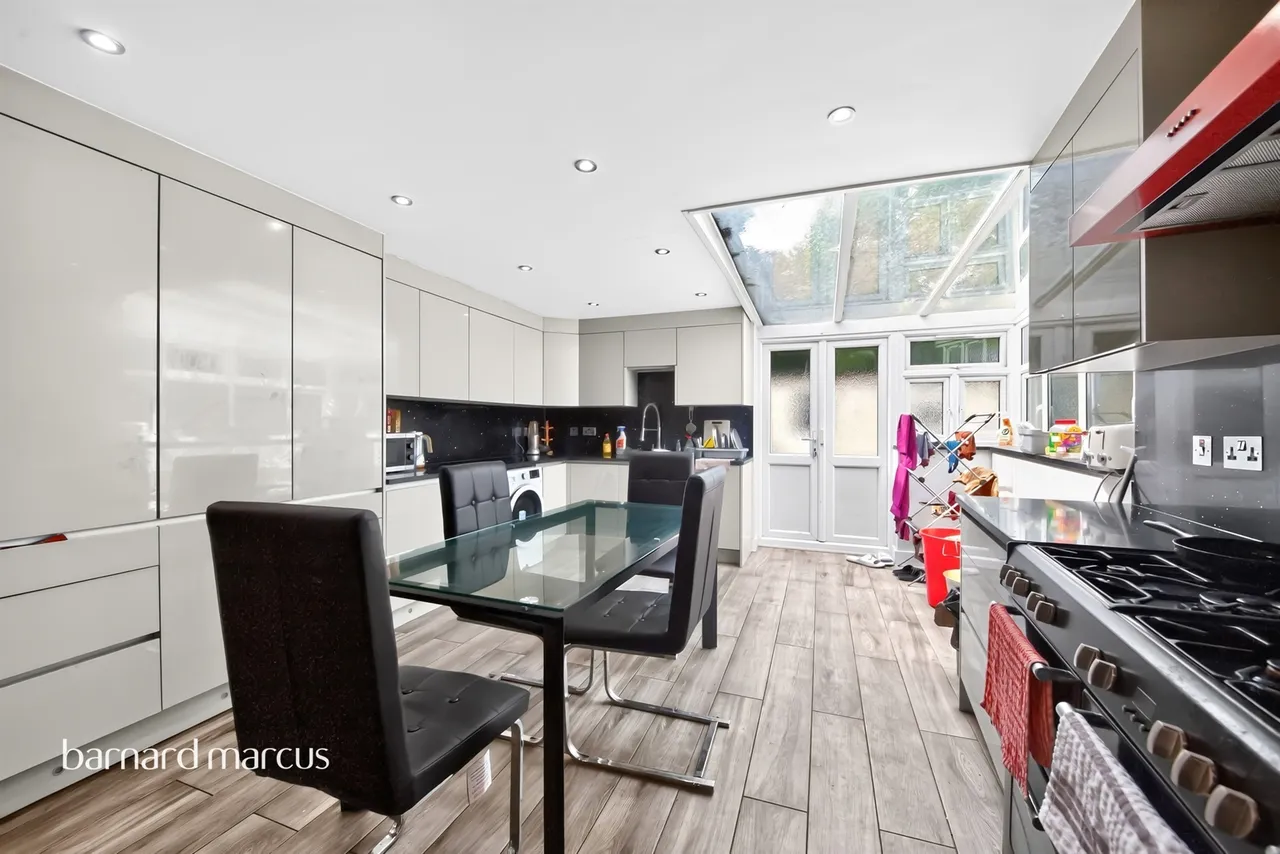 Summers Lane, London, N12, photo 2