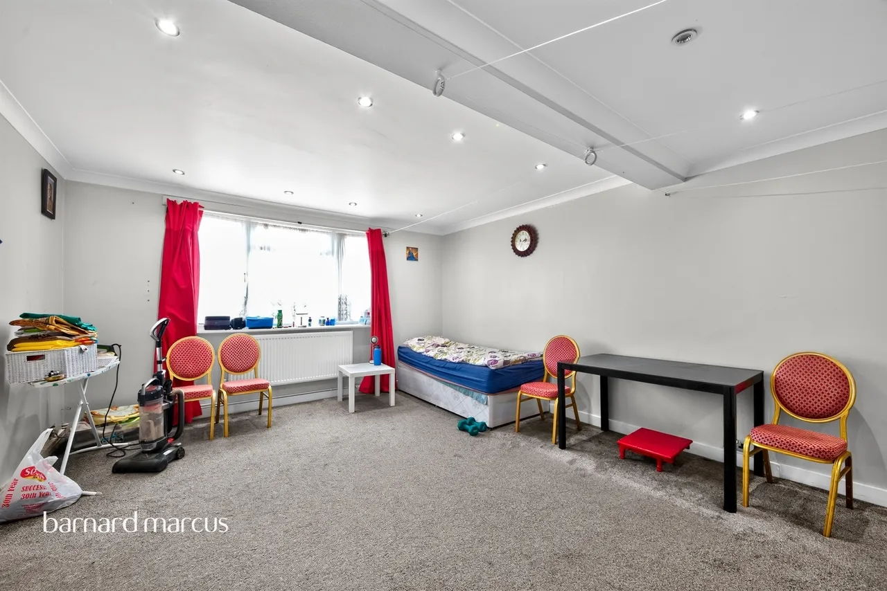 Summers Lane, London, N12, photo 3