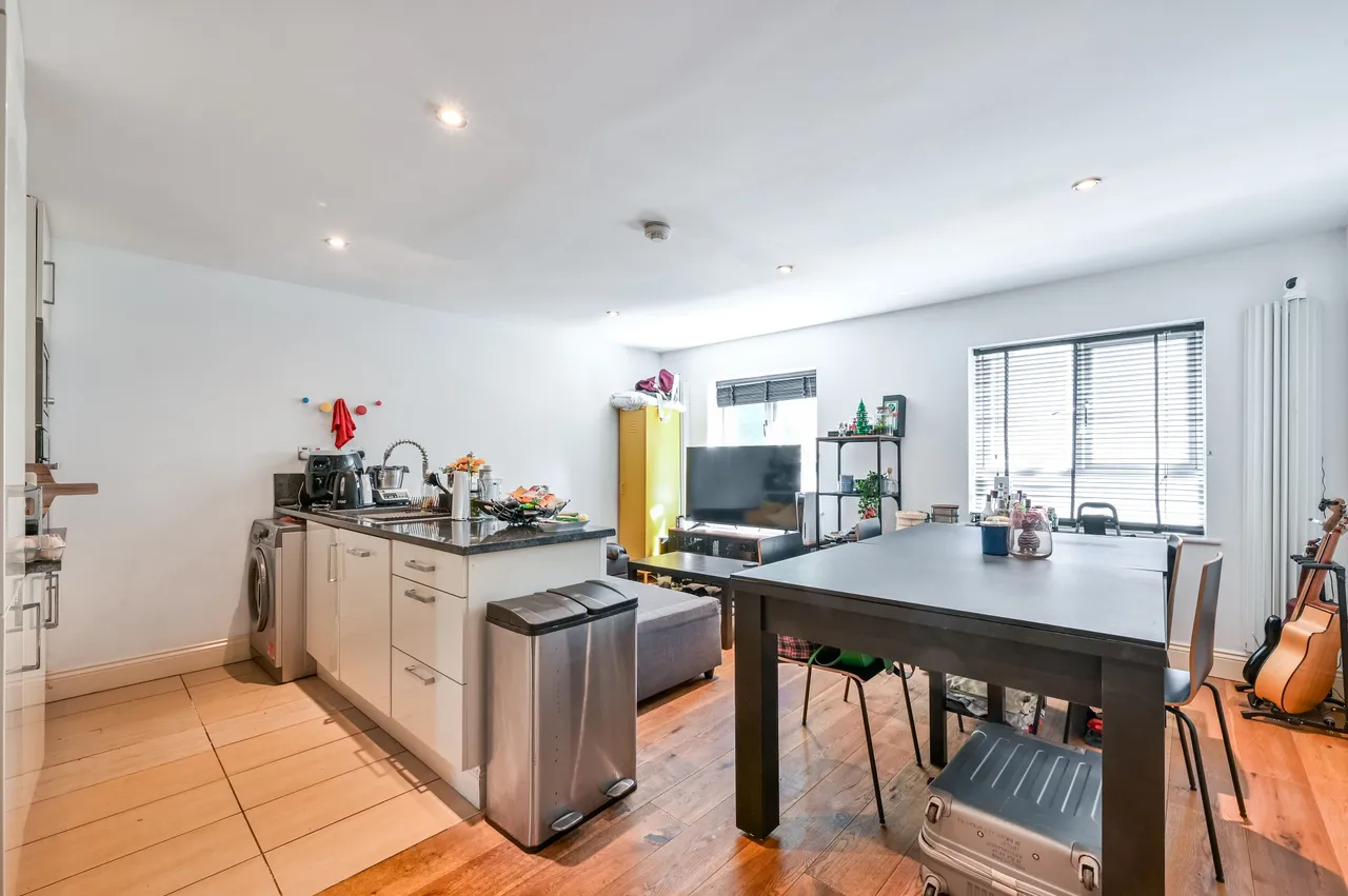 1 bed flat to rent — 55d Camden Street, London