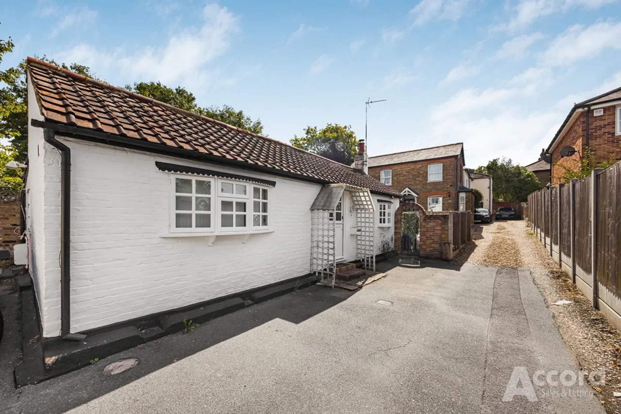2 bed house for sale — Cromwell Road, Brentwood, CM14