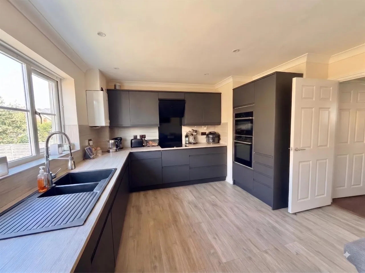 Ridgeway Road, Gillingham, Dorset SP8 4GH, photo 3
