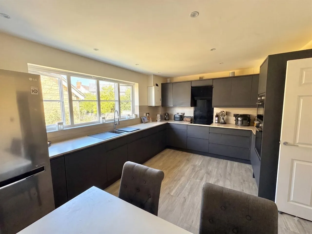 Ridgeway Road, Gillingham, Dorset SP8 4GH, photo 7