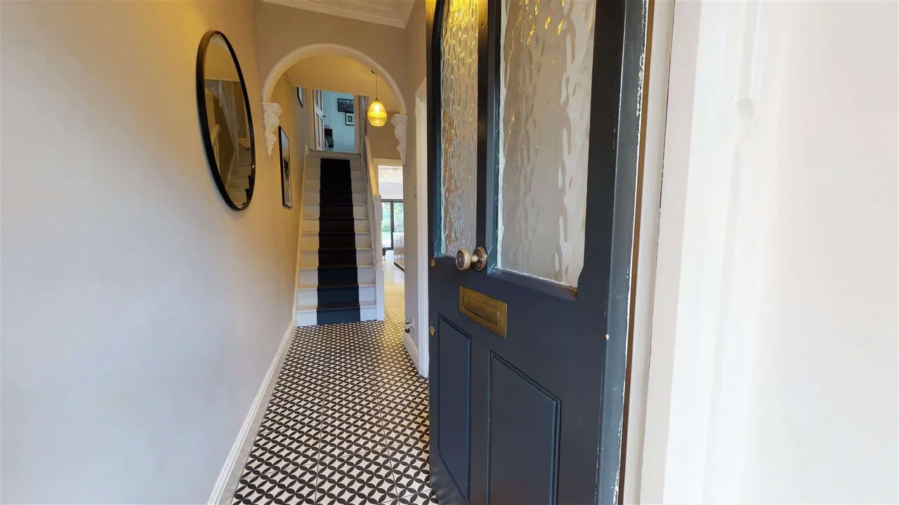 Meadow Road, Loughton, photo 2